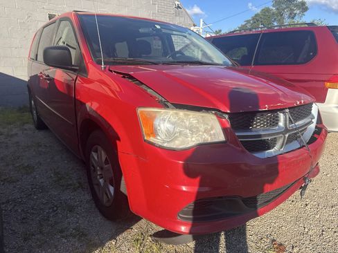 Used 2013 Dodge Grand Caravan SXT FWD image 3