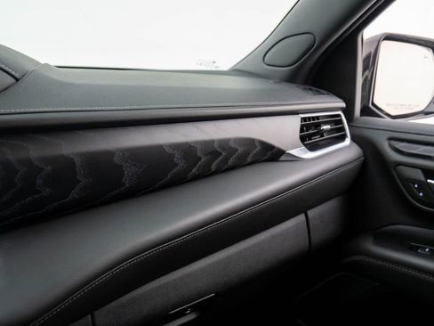 Used 2023 GMC Yukon XL Denali image 31