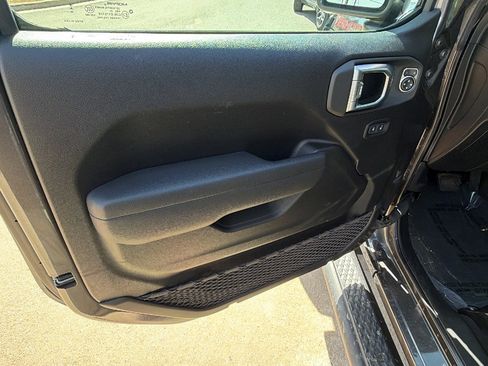 Used 2025 Jeep Gladiator Sport image 14