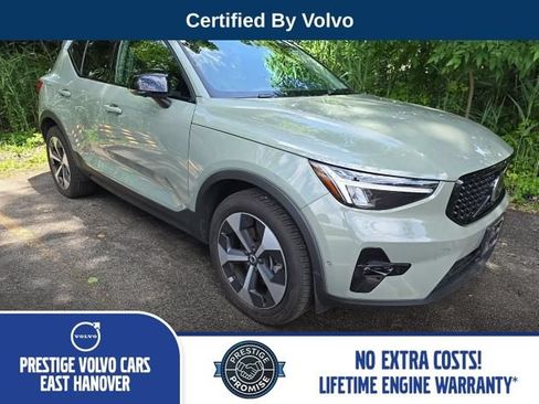 Used 2025 Volvo XC40 B5 Plus AWD/4WD image 1