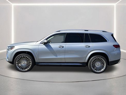 Used 2023 Mercedes-Benz Maybach GLS 600 4MATIC image 3