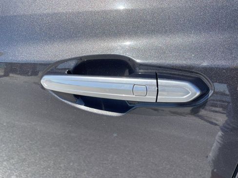 Used 2019 Cadillac XT5 FWD image 23