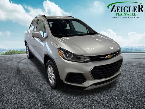 Used 2020 Chevrolet Trax LT w/ LT Convenience Package image 15
