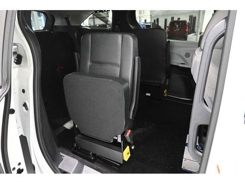 New 2026 Toyota Sienna LE image 18