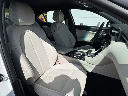 Used 2025 Genesis G70 2.5T image 39