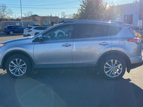 Used 2018 Toyota RAV4 Limited image 8