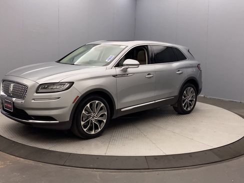 Used 2023 Lincoln Nautilus Reserve AWD/4WD image 9