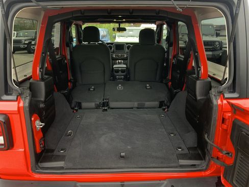 Used 2022 Jeep Wrangler Unlimited Sport image 9