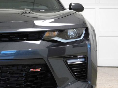 Used 2018 Chevrolet Camaro SS RWD image 15