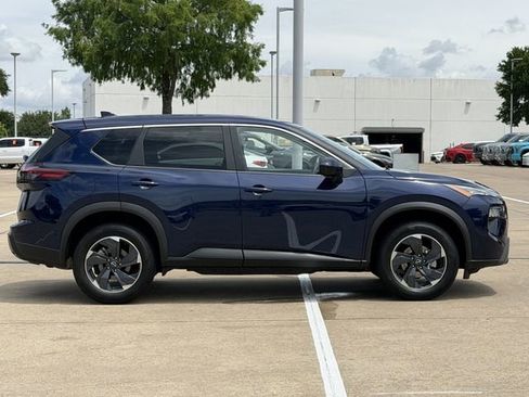 Used 2025 Nissan Rogue SV FWD image 3