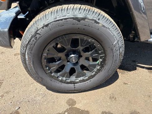 Used 2018 Jeep Wrangler Unlimited Sahara AWD/4WD image 10
