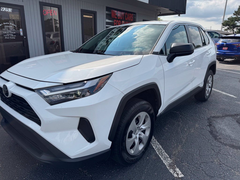 Used 2023 Toyota RAV4 LE AWD/4WD image 2