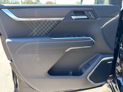 Used 2024 GMC Acadia Denali image 29