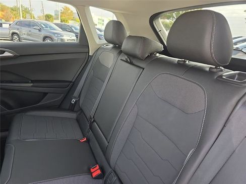 New 2026 Volkswagen Taos SE image 10