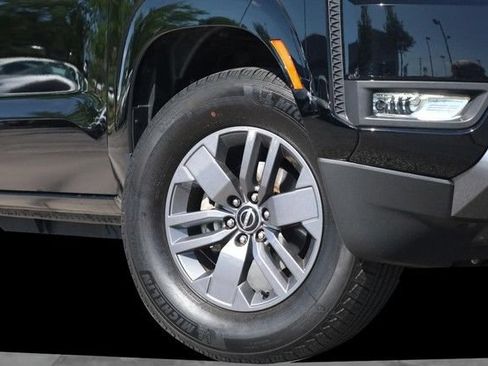 Certified 2025 Nissan Frontier SV w/ SV Convenience Package RWD image 3