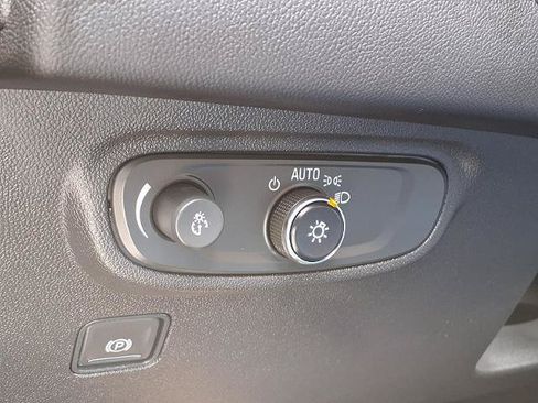 Used 2022 GMC Terrain SLE w/ Driver Convenience Package FWD image 14