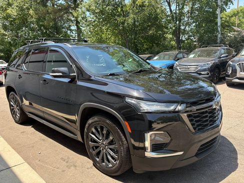 Used 2022 Chevrolet Traverse RS w/ LPO, 'HIT The Road' Package FWD image 4