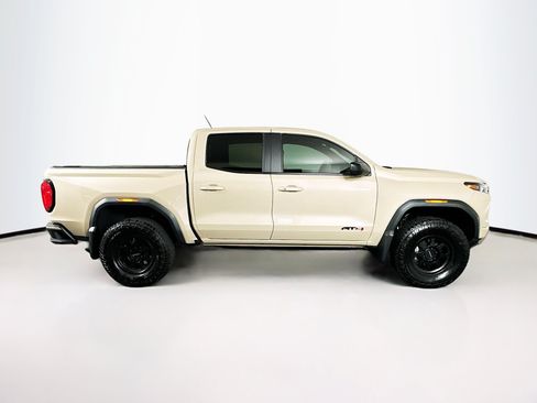 Used 2024 GMC Canyon AT4 w/ AT4 Premium Package AWD/4WD image 10