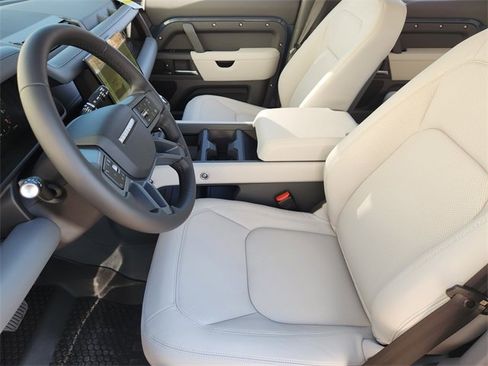 New 2026 Land Rover Defender 110 X-Dynamic SE image 9