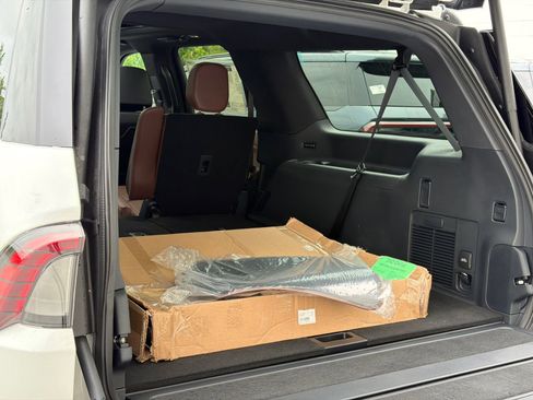 New 2026 Lincoln Navigator L Reserve AWD/4WD image 8