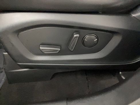 Used 2022 Ford Explorer XLT w/ Equipment Group 202A image 18