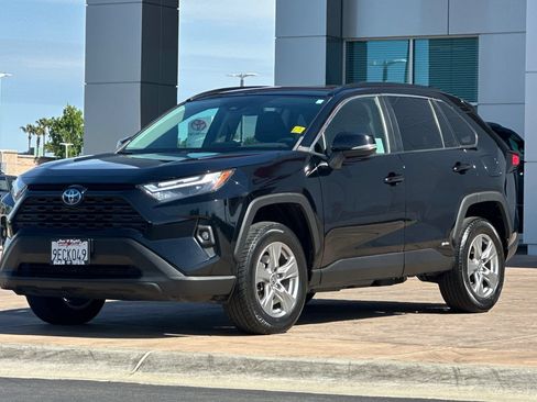Certified 2022 Toyota RAV4 XLE Premium AWD/4WD image 10