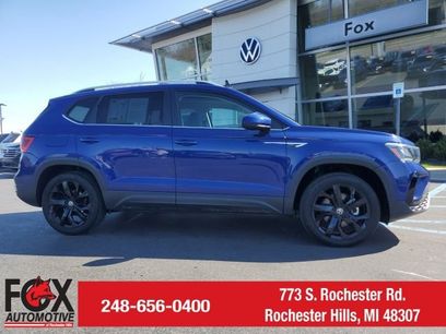 Certified 2022 Volkswagen Taos SE w/ Panoramic Sunroof Package