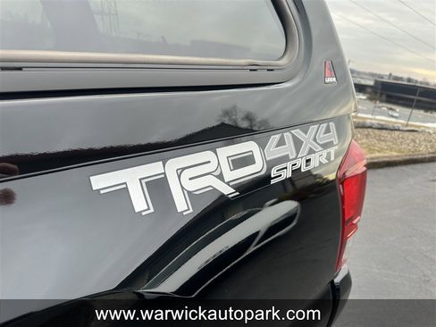 Used 2019 Toyota Tacoma TRD Sport image 12