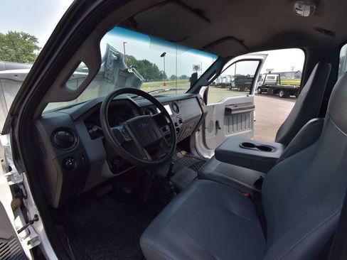 Used 2019 Ford F750 2WD Regular Cab Super Duty image 31