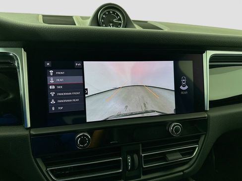 Certified 2023 Porsche Macan image 17