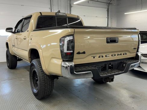 Used 2017 Toyota Tacoma SR5 w/ Tow Package AWD/4WD image 11