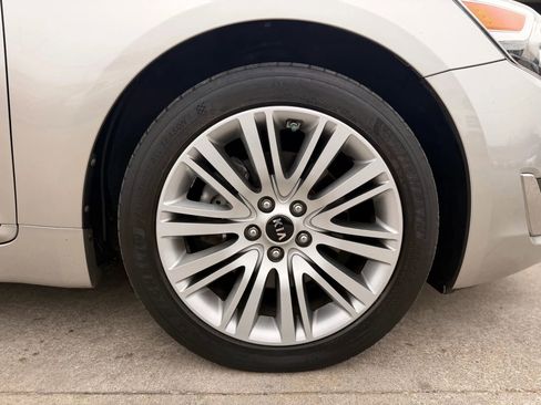 Used 2014 Kia Cadenza Premium image 17