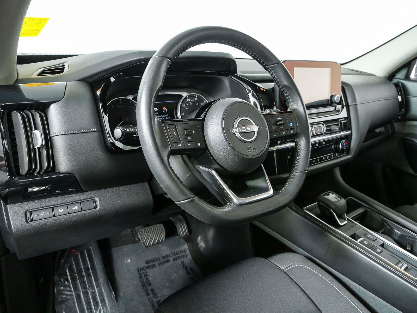 Used 2023 Nissan Pathfinder SV w/ SV Premium Package FWD image 4