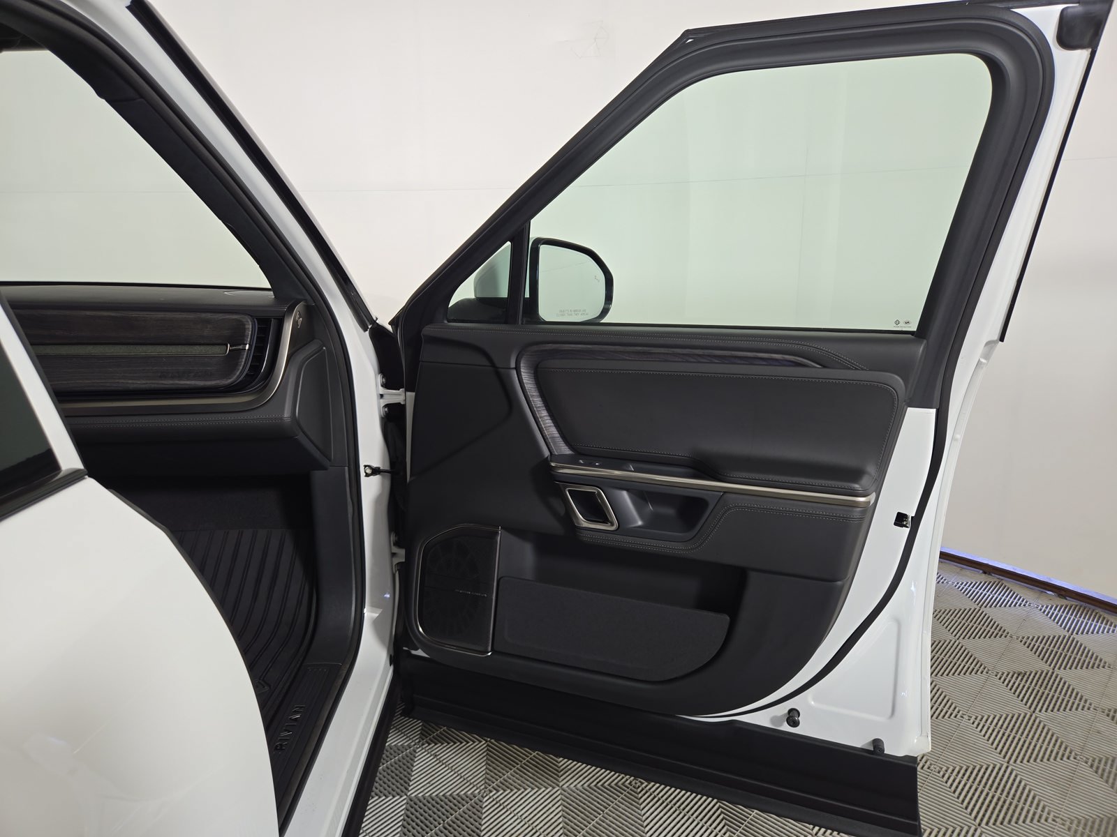 Used 2023 Rivian R1T Adventure Quad AWD/4WD image 18