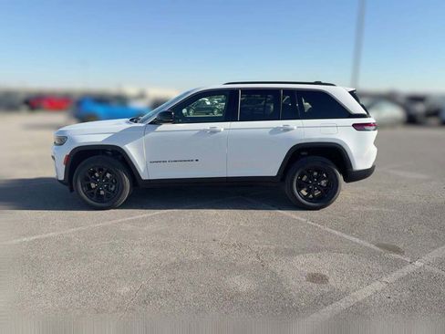 New 2026 Jeep Grand Cherokee Altitude image 6