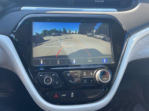 Used 2020 Chevrolet Bolt Premier w/ Infotainment Package FWD image 29