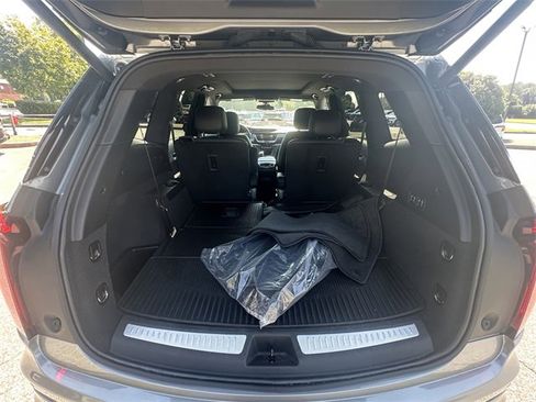 Used 2024 Cadillac XT6 Premium Luxury image 18