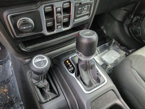 Used 2023 Jeep Gladiator Overland AWD/4WD image 12