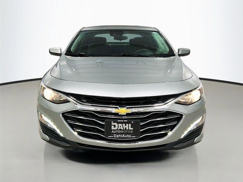 Used 2025 Chevrolet Malibu LT image 2