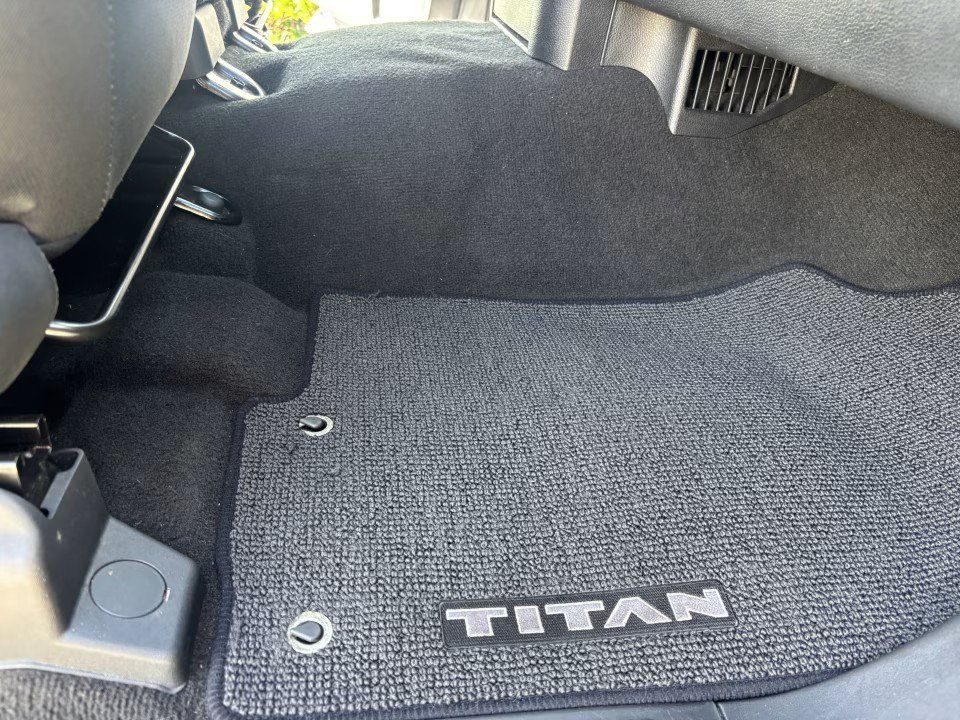 Used 2019 Nissan Titan SV RWD image 18