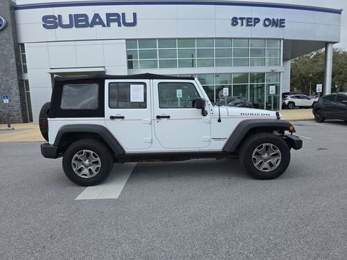 Used 2017 Jeep Wrangler Unlimited Rubicon w/ Connectivity Group AWD/4WD image 9