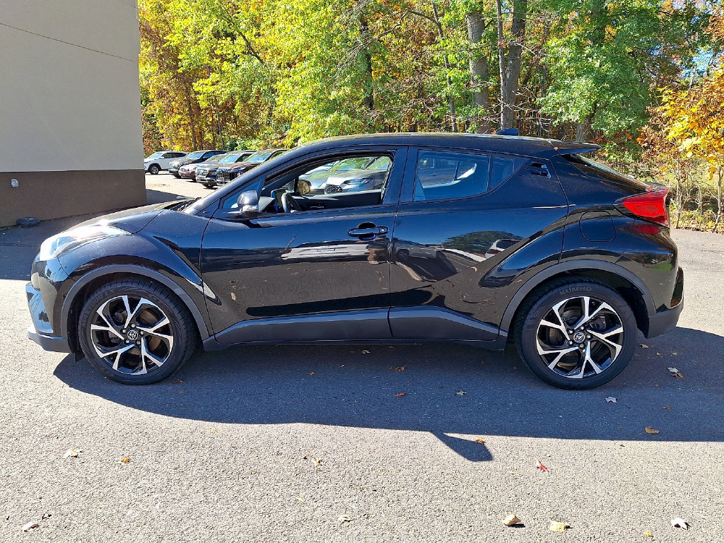 Used 2019 Toyota C-HR XLE FWD image 4