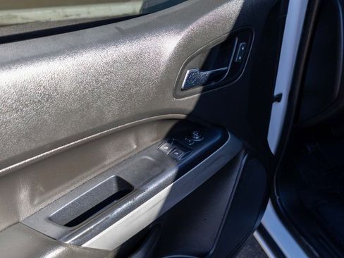Used 2020 Chevrolet Colorado LT image 16