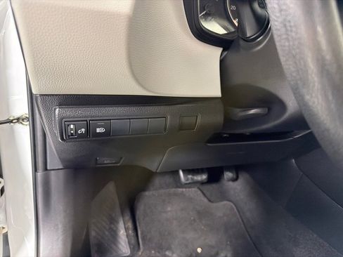 Used 2022 Toyota Corolla LE FWD image 13