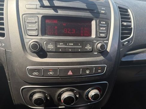 Used 2015 Kia Sorento LX FWD image 12