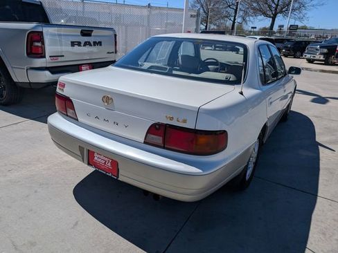 Used 1996 Toyota Camry LE FWD image 24