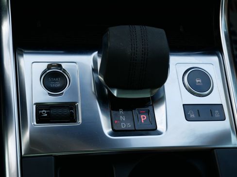 Used 2021 Jaguar XF SE image 27