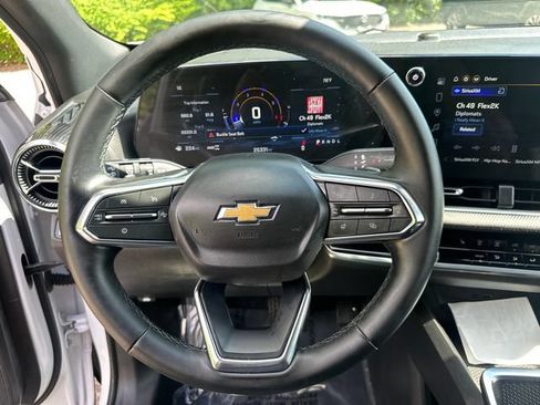 Used 2025 Chevrolet Equinox LT AWD/4WD image 32