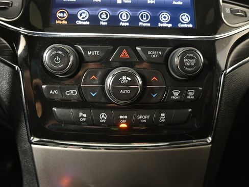 Used 2022 Jeep Grand Cherokee Limited AWD/4WD image 32