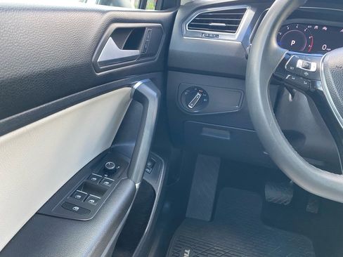 Used 2020 Volkswagen Tiguan SEL image 19